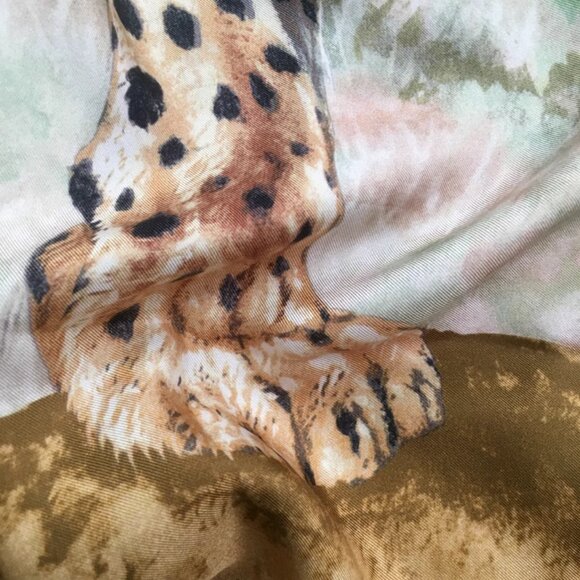 Giant square Acinonyx jubatus cheetah Wash Silk Twill Scarf 140 cm - Picture 5 of 7